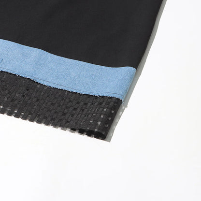 Ärmelloses Damen-Kleid mit Karree-Ausschnitt und Patchwork-Rüschen im minimalistischen Design – stilvoll und elegant.