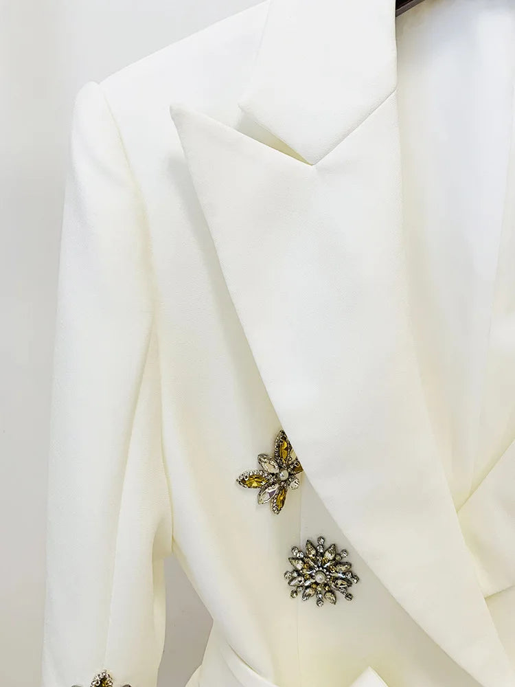 Langes Damen-Kleid mit Rundhalsausschnitt, Rüschen und Patchwork-Design – locker geschnitten und knöpfbar