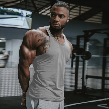 Ärmelloses Herren-Sommer-Top für Sport und Fitness mit breiten Schultern – vielseitiges Unterziehshirt