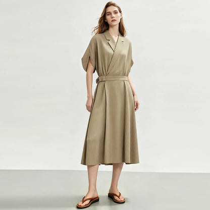 Elegantes Gestreiftes Damenkleid Mit Gürtel Für Büro Und Freizeit
