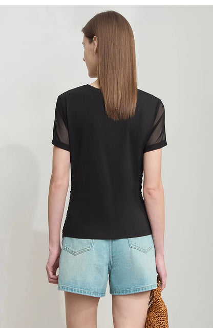 Damen T-Shirt im minimalistischen Sommerstil mit Rundhalsausschnitt und figurformendem Schnitt