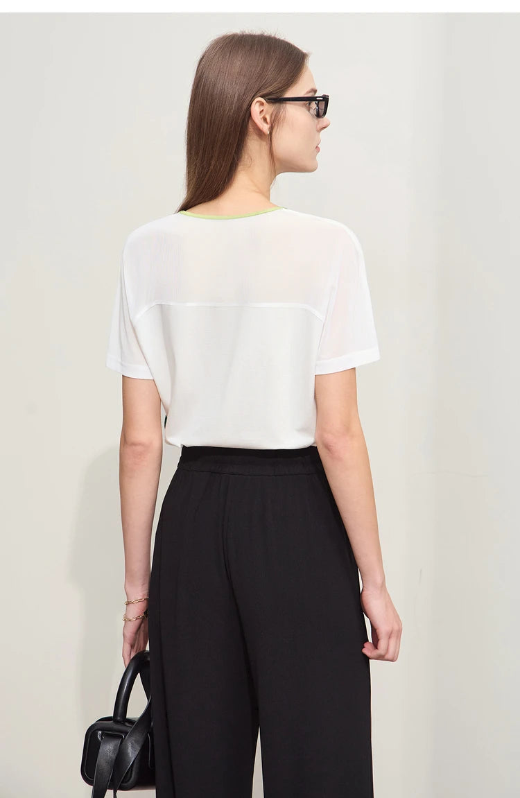 Damen T-Shirt im Minimalismus-Stil mit V-Ausschnitt und Kontrastnähten