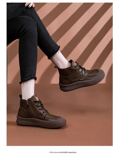 Damen-Ankle-Boots in Braun, Schnürung, runder Zeh, flache Sohle.
