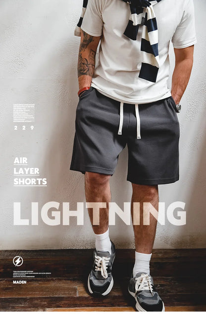 Herren Freizeitshorts aus atmungsaktivem Material mit gesticktem Blitzdesign
