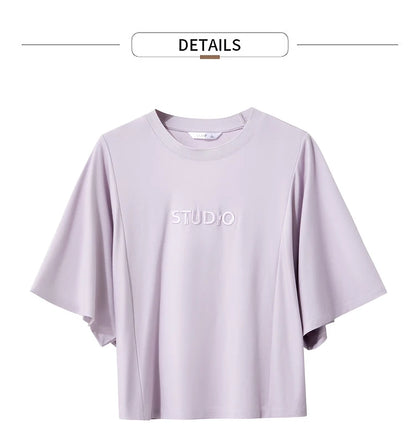 Damen T-Shirt mit elastischen Flare-Ärmeln und Perlen-Stickerei im minimalistischen Stil