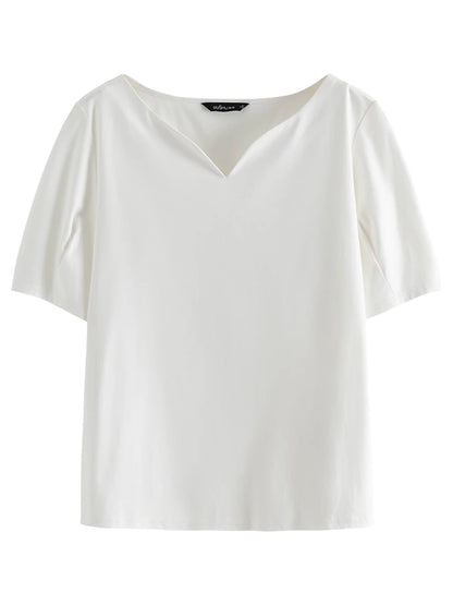 Einfaches Damen-T-Shirt mit Rundhalsausschnitt und kurzen Ärmeln – sommerlich, figurbetont und vielseitig kombinierbar.