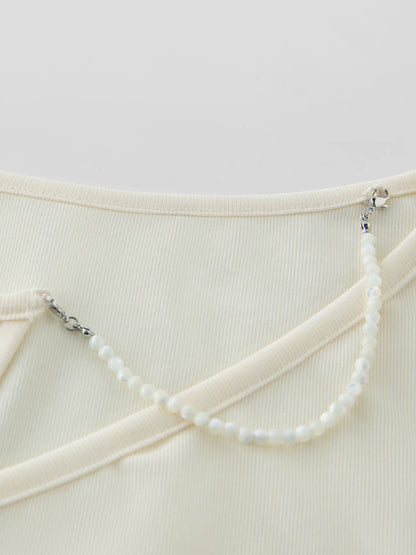 Beige Damenbluse mit Puffärmeln und Umlegekragen, einreihig mit Knopfverzierung – leichtes, kurzes Design