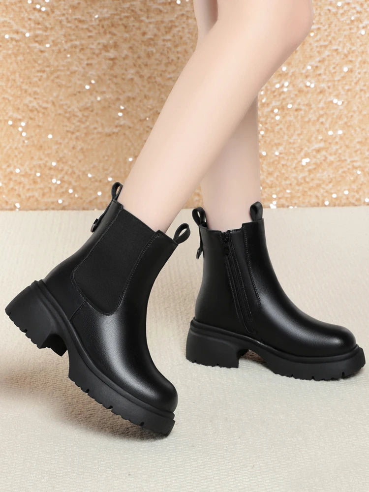 Damen-Chelsea-Boots in Schwarz mit Schnür-/Krawattenzug am Schaft und Profilsohle