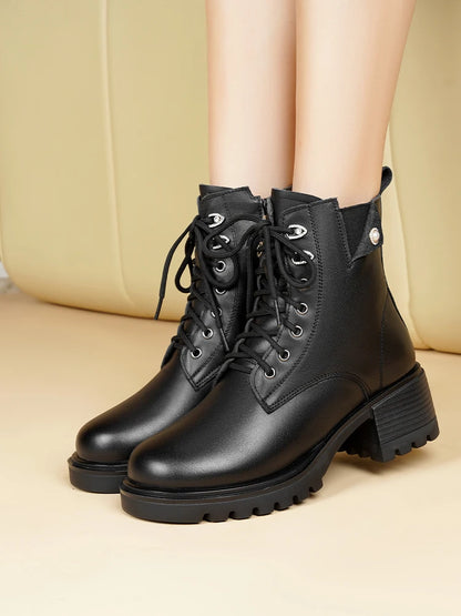 Schwarze Winter-Stiefeletten mit Schnürsenkeln, dickem Absatz und warmem Fellfutter