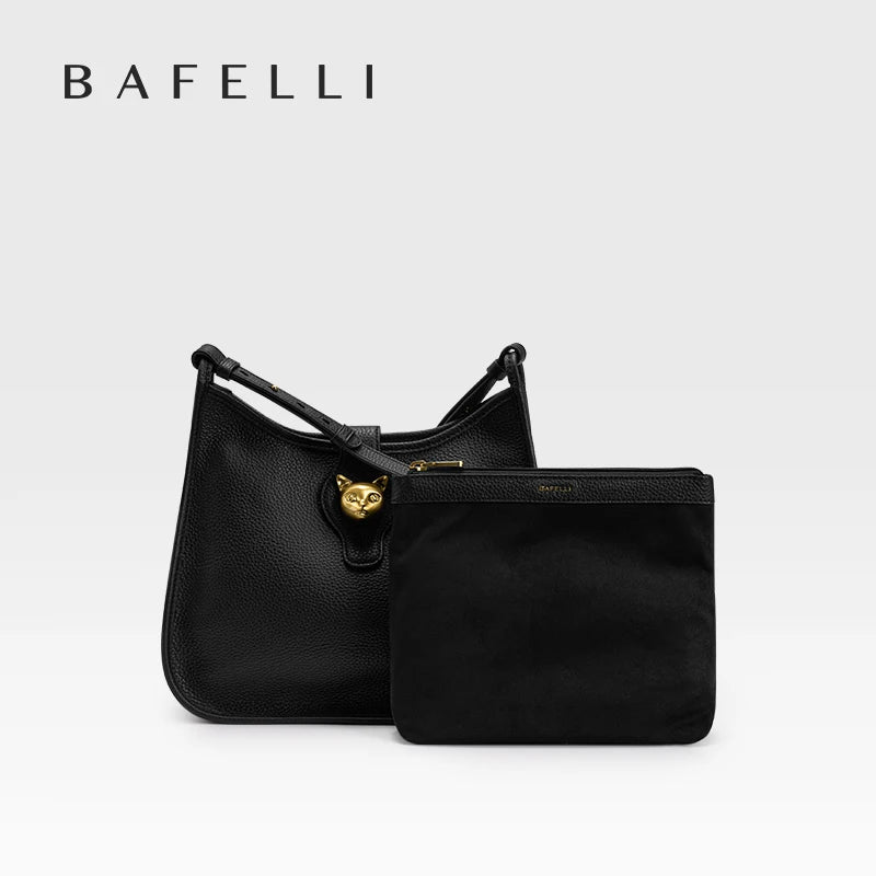 Schwarze Leder-Eimer-Tasche mit Reißverschluss-Tasche vorn und goldfarbenem Katzenanhänger