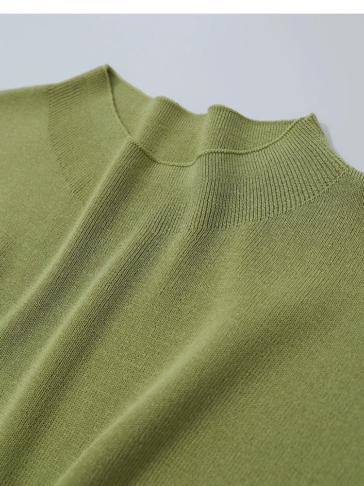 Damen-Stricktop: Rollkragen und feine Rippung, Kurzarm, grün