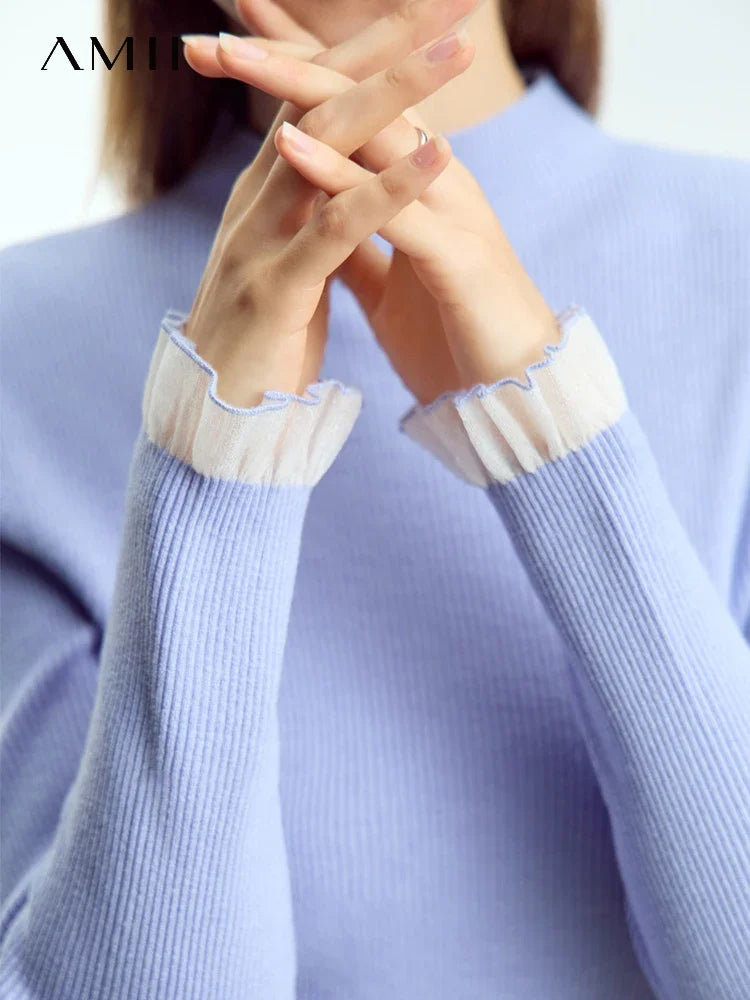 Nahaufnahme Damen-Strickpullover mit Stehkragen, hellblau, gerippte Bündchen