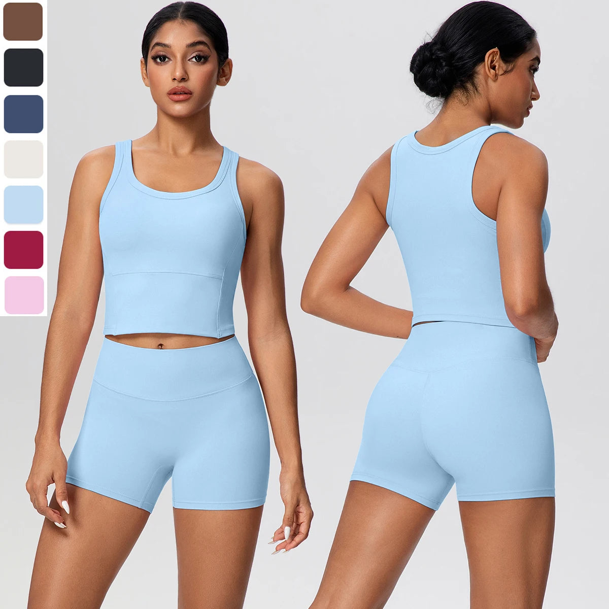 Damen-Yoga-Set in Hellblau: ärmelloses Croptop und kurze Leggings mit Midriff-Ausschnitt.