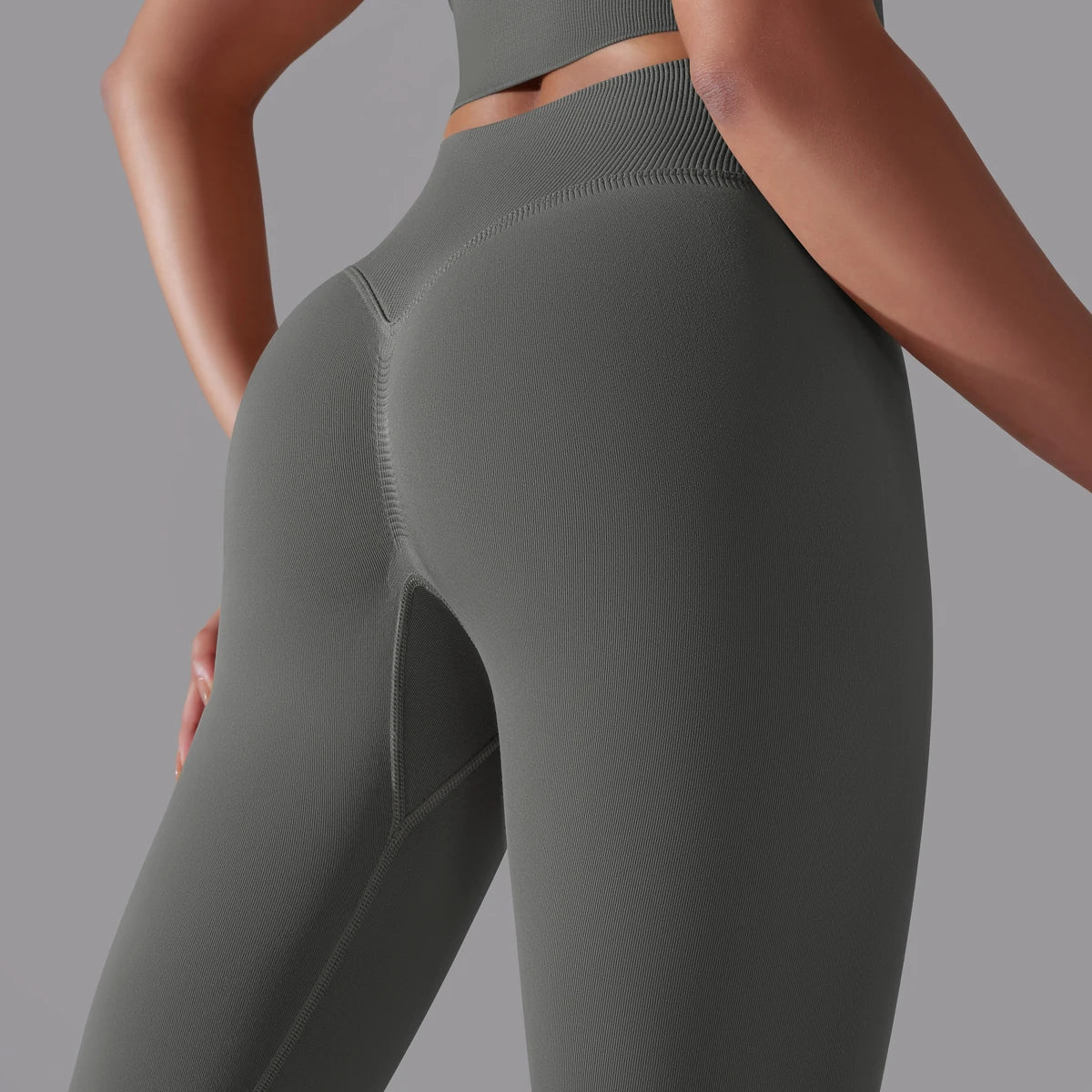 Nahtlose Yoga-Hose, hohe Taille, dunkelgrau, Detailansicht der Gesäßpartie