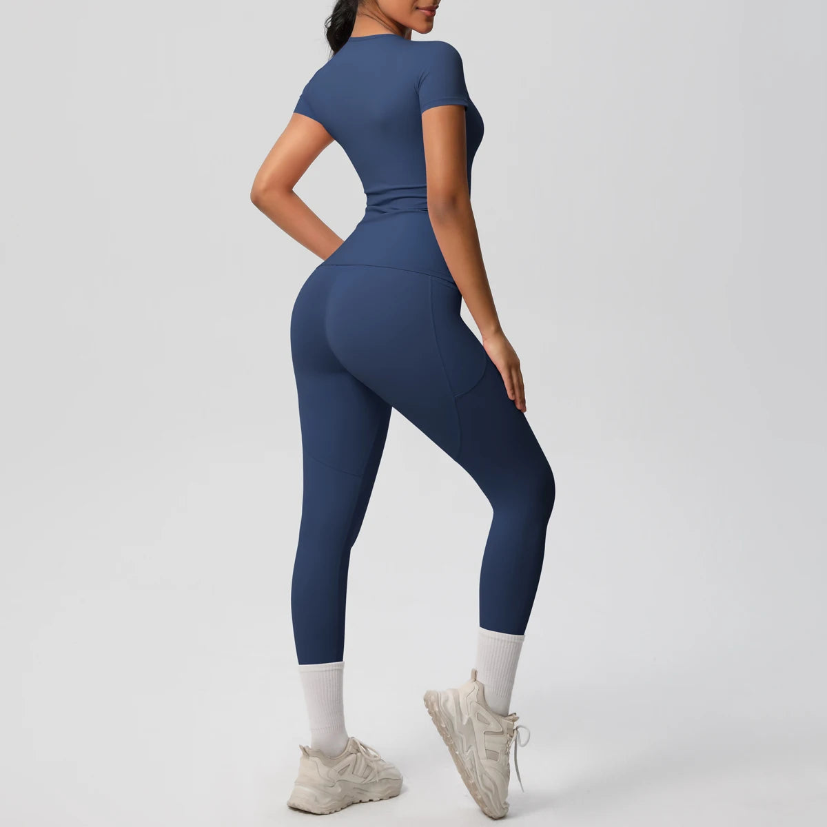 Yogaanzug (2-teilig) in Navyblau: T-Shirt und Leggings, eng geschnitten, Seitenansicht