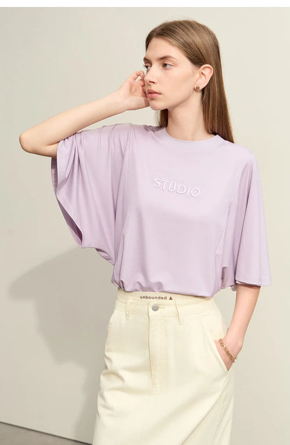 Damen T-Shirt mit elastischen Flare-Ärmeln und Perlen-Stickerei im minimalistischen Stil