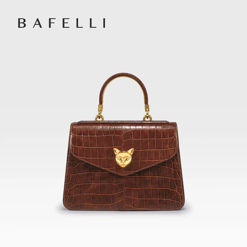 Business-Ledertasche mit Kroko-Optik, braun, Vorderansicht mit Klappdeckel und goldener Prägung