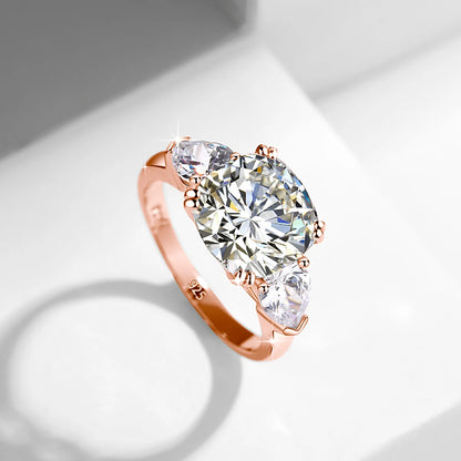Damen-Ring Moissanit Drei-Stein Kissen-Schliff 5-Karat Zertifiziert Mit Echtheitszertifikat
