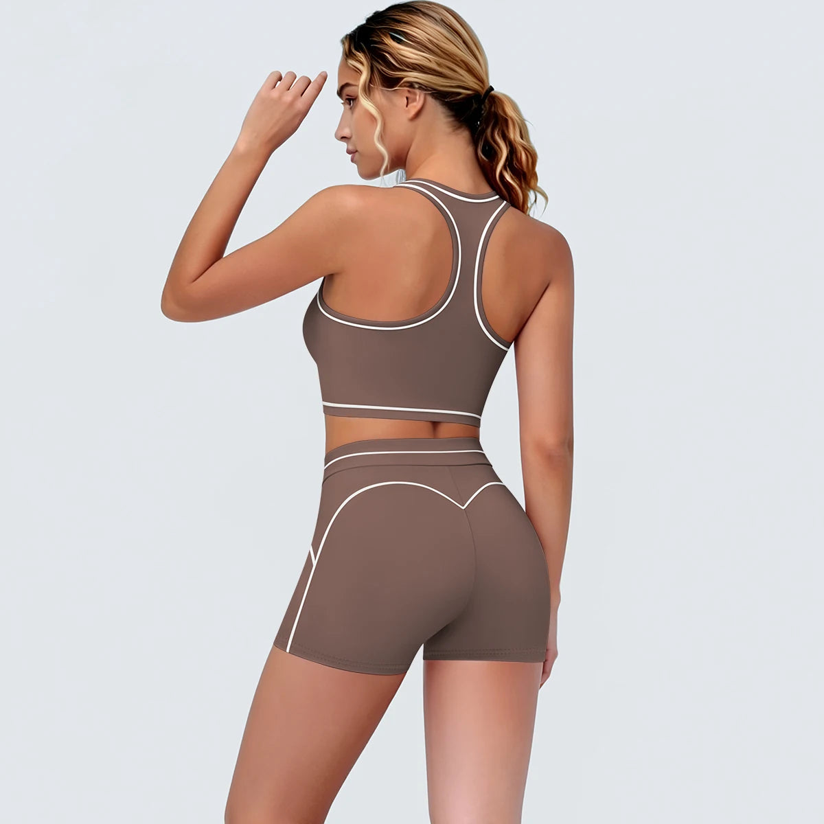 Damen-Yoga-Set in braun mit hellen Kontrastkanten, Top mit Racerback, Shorts