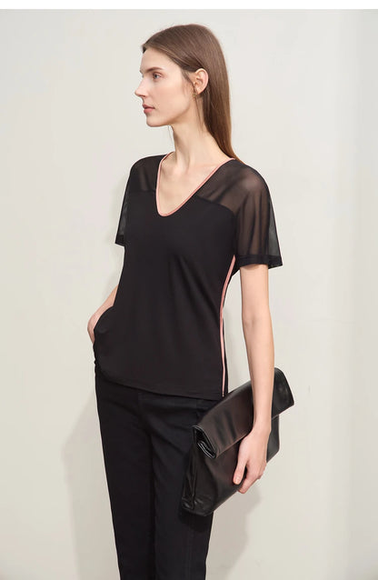 Damen T-Shirt im Minimalismus-Stil mit V-Ausschnitt und Kontrastnähten