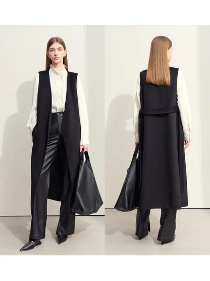 Damen Weste für den Winter im lässigen Look mit Gürtel und Taschen