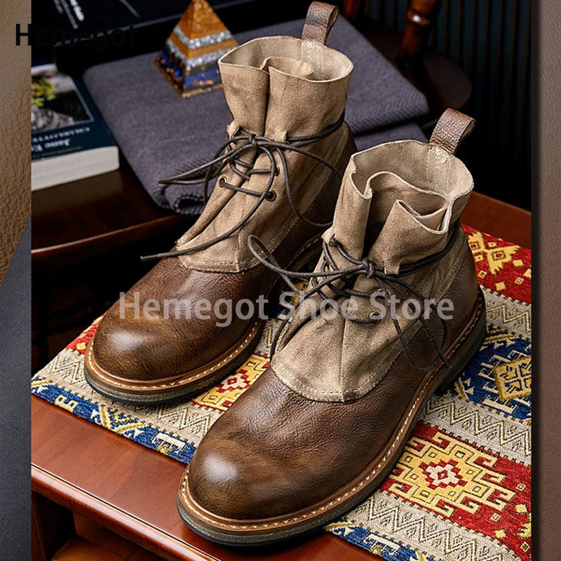 Handgefertigte Schnürstiefel aus braunem Leder, hoher Schaft, Paar auf Teppich