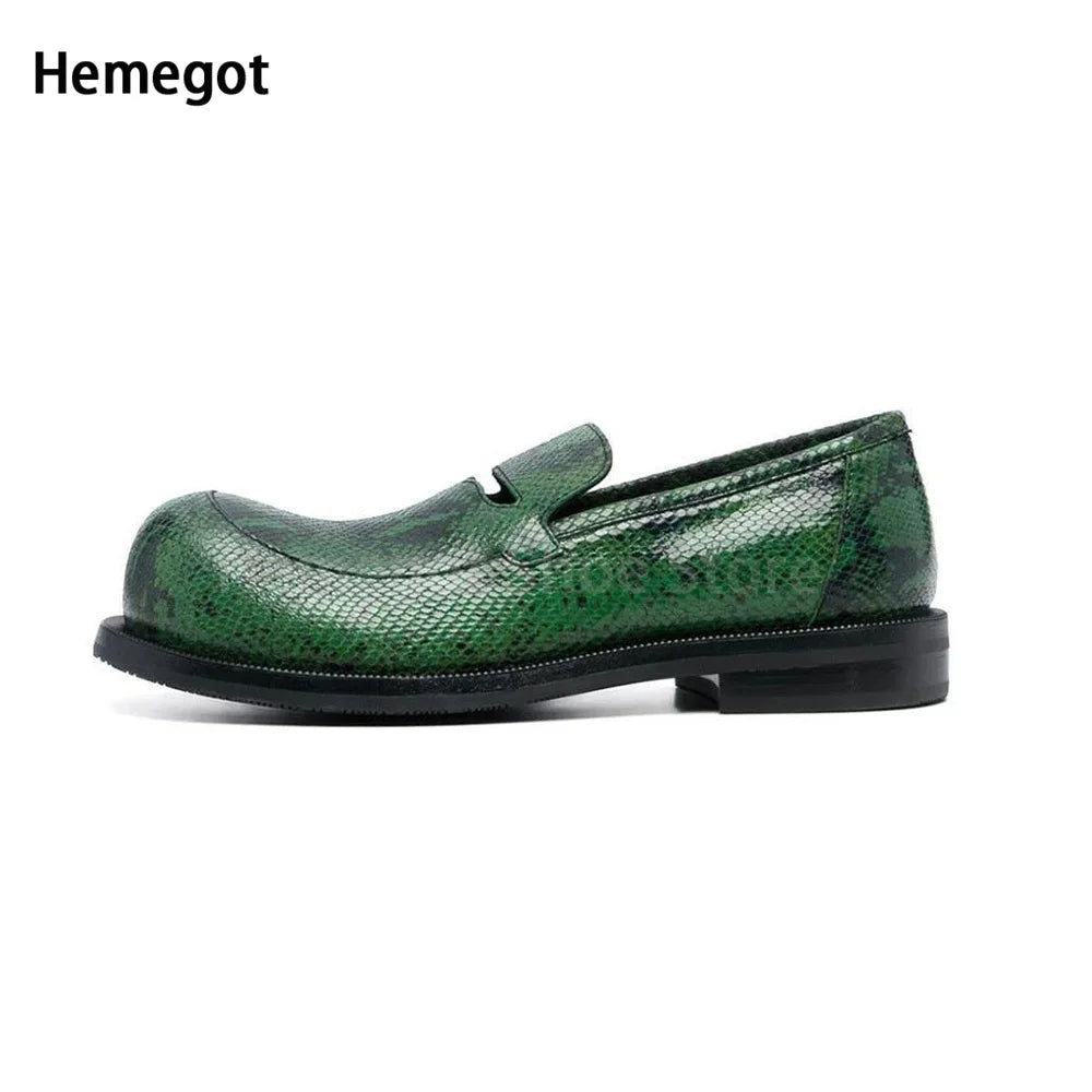 Grüne Herren-Loafer mit rundem Zeh, Schlupfverschluss und flacher Sohle, Schlangenoptik