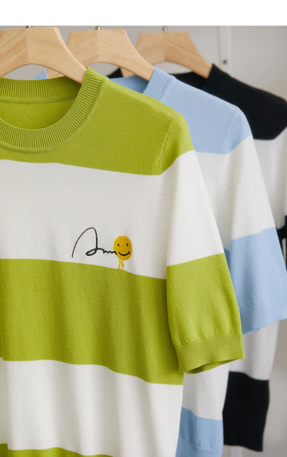 Damen Sommer-T-Shirt im Minimalismus-Stil mit gestreiftem Lächeln-Gesicht