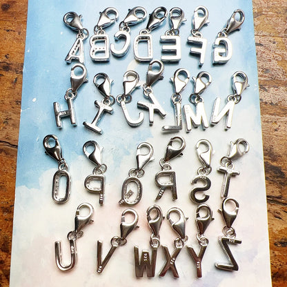 Damen-Charm-Anhänger Buchstaben weißer Stein klassisch aus Sterlingsilber