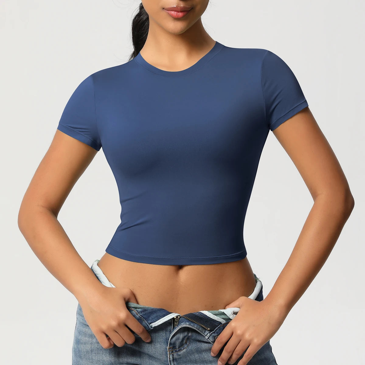 Blaues eng anliegendes Sport-T-Shirt mit kurzem Ärmel und Rundhalsausschnitt
