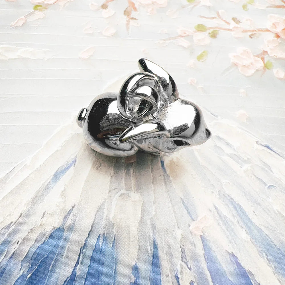Kaninchen-Anhänger aus 925 Sterlingsilber, Rückansicht mit Öse, silberfarben