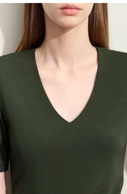 Damen T-Shirt im Minimalismus-Stil mit V-Ausschnitt und halben Ärmeln