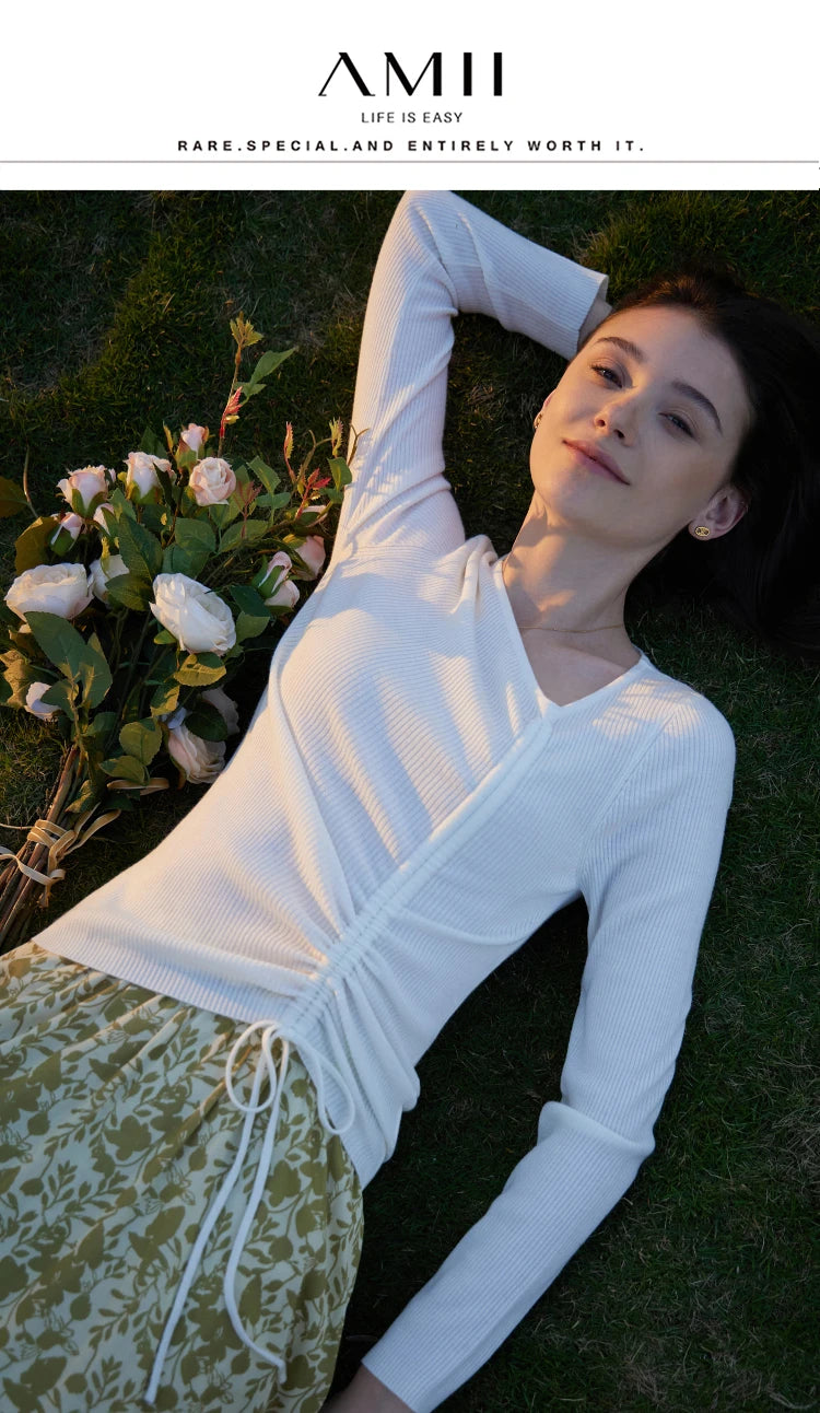 Hellblauer Strickpullover mit V-Ausschnitt und Kordelzug an der Taille, langarm
