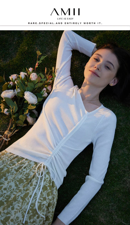 Hellblauer Strickpullover mit V-Ausschnitt und Kordelzug an der Taille, langarm