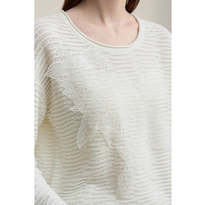 Amii Strickpullover in Creme mit Rundhalsausschnitt und großer Spitzenapplikation auf der Vorderseite