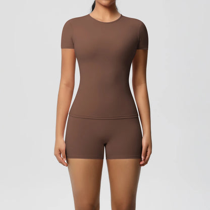 Damen-Fitness-Set: Kurzarm-Top und Bike-Shorts in Schokoladenbraun
