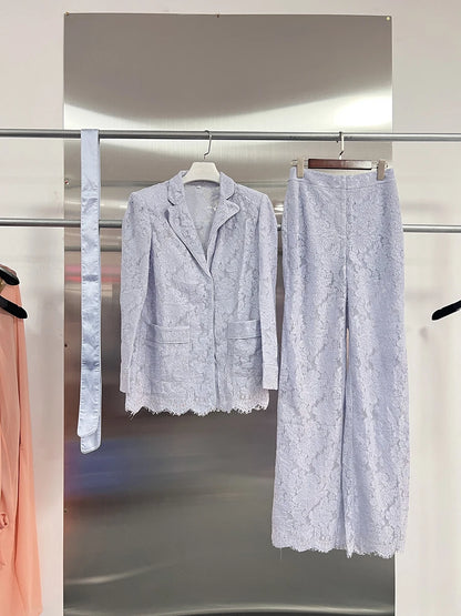 Schulterfreies ärmelloses Damenkleid mit 3D-Blumen und Patchwork-Design – figurbetont und modisch mit Reißverschluss.