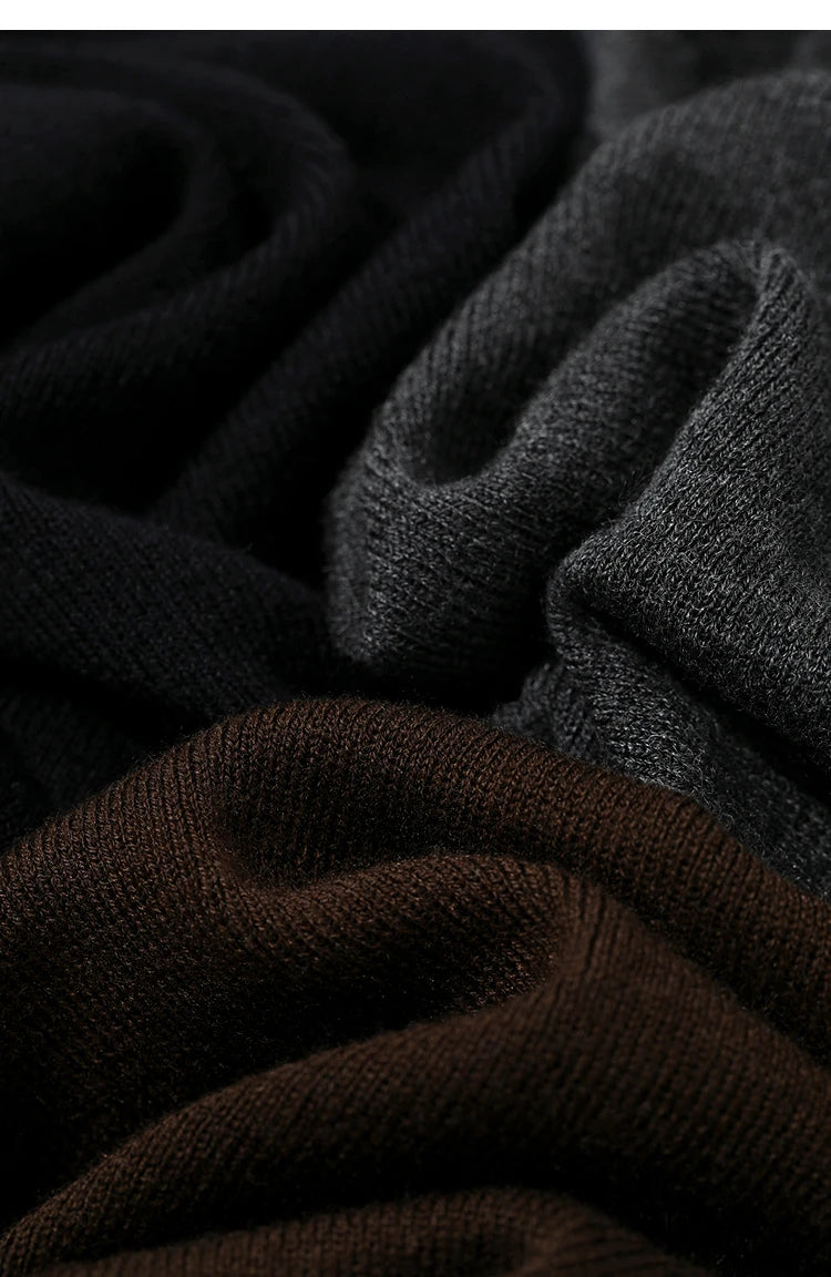 Patchwork-Rippenstrick in Schwarz und Braun, breiter Stehkragenbereich