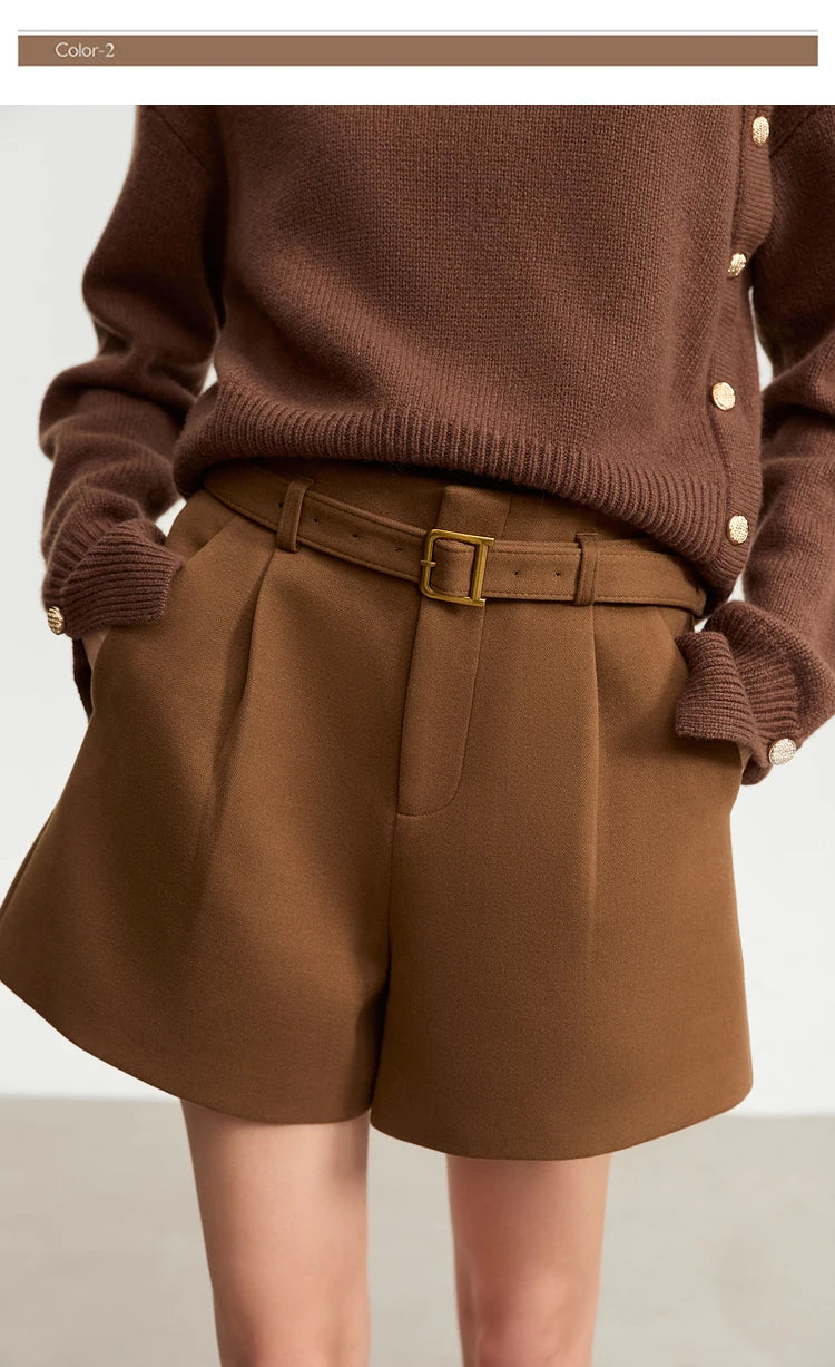 Damen Shorts im minimalistischen Stil mit Gürtel und solider Vintage-Optik