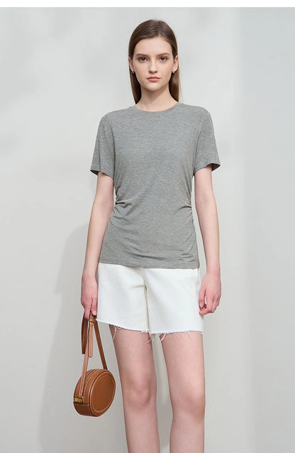 Damen Sommer-T-Shirt im minimalistischen Stil mit schmalem O-Ausschnitt und kurzen Ärmeln