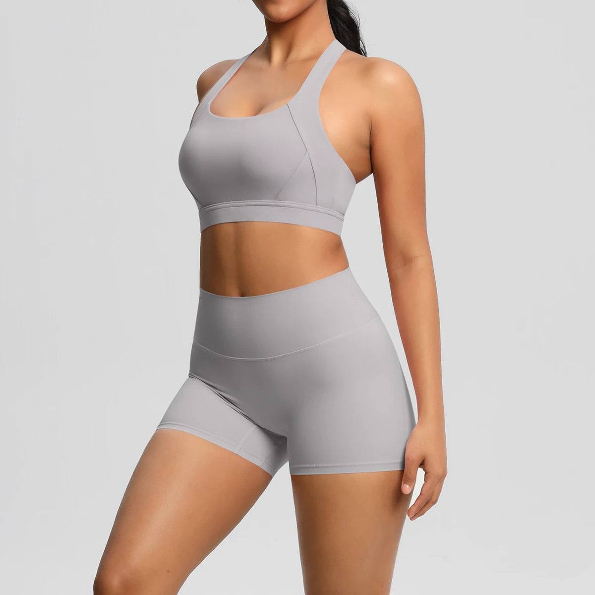 Damen-Sportset in Graphitgrau: Crop-Top mit schmalen Trägern und Shorts