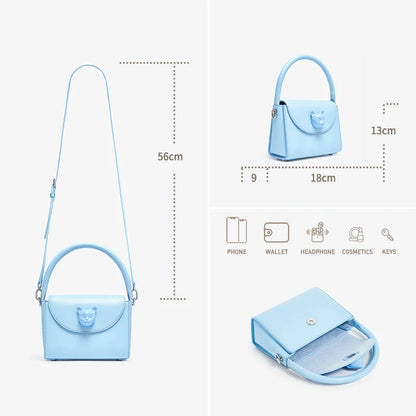 Kompakte Ledertasche in Hellblau mit Crossbody-Riemen und Katzenklappe