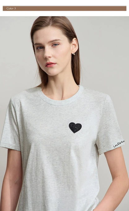 Damen T-Shirt im minimalistischen Stil mit bestickten Liebesperlen für den Sommer