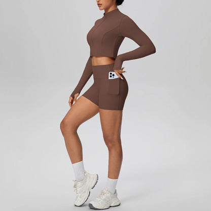 Damen-Yoga-Set mit Reißverschluss: langarm Croptop und Shorts in Braun