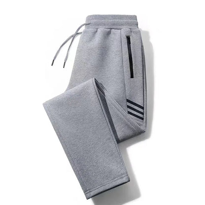 Lässiger Herren-Jumpsuit mit Kapuze und sportlichem Design – ideal für Freizeit und Sport.