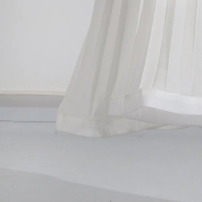 Elegantes Damen-Kleid mit Reverskragen, langen Ärmeln und Patchwork-Design – figurbetont und mit Diamantmuster.