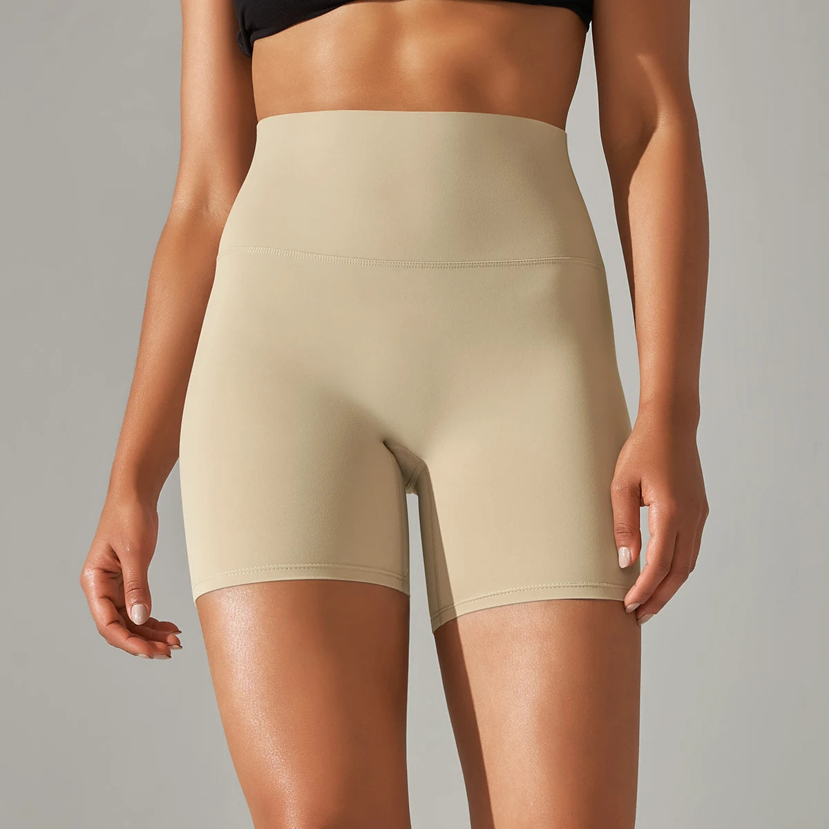 Nahtlose Sportshorts für Frauen mit hohem Bund, beigefarben