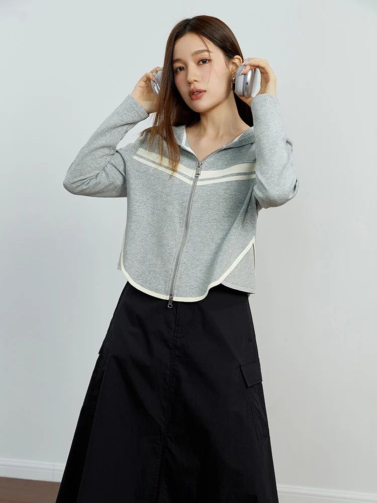 Kurzes Damen-Strickshirt mit kurzen Ärmeln – hautfreundlich, bequem und vielseitig für den Sommer