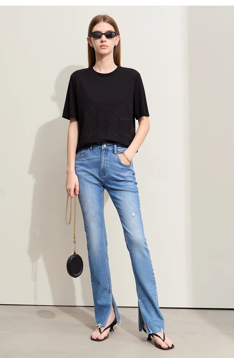 Damen T-Shirt mit minimalistischer Stickerei im lässigen Stil für den Sommer