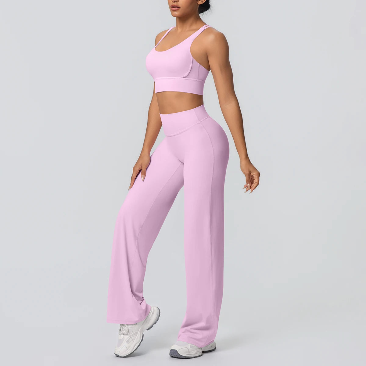 Damen-Sportset in Flieder: Top mit U-Ausschnitt, Bauchgurt und weite Hose